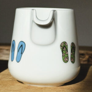 le crémier tongs une nouveauté assiettes et compagnie, petit pot à lait ou vase, à vous de choisir, création graphique béatrice pene lassus pour assiettes et compagnie