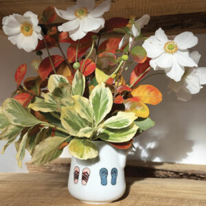 le crémier tongs une nouveauté assiettes et compagnie, petit pot à lait ou vase, à vous de choisir, création graphique béatrice pene lassus pour assiettes et compagnie