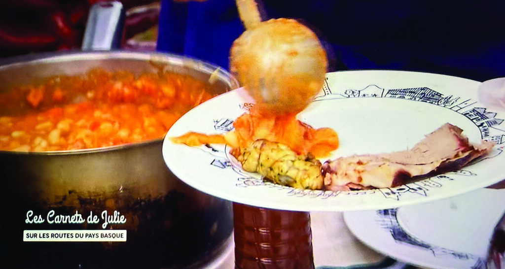 les carnets de julie au pays basque , la plus jolie emission pour présenter les gourmandises basques... dont une table géniale sur la rhune avec les assiettes basques et la plage d'assiettes et compagnie