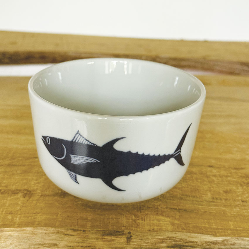 les petits bols de la collection Antxoak sont hyper pratiques et très sympa sur votre table : le chipiron, le thon, les anchois, le bateau ou le poisson, à vous de choisir. une exclusivité d'assiettes et cie - design par béatrice pene lassus