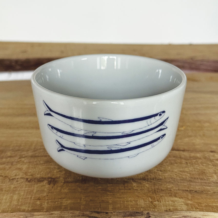 les petits bols de la collection Antxoak sont hyper pratiques et très sympa sur votre table : le chipiron, le thon, les anchois, le bateau ou le poisson, à vous de choisir. une exclusivité d'assiettes et cie - design par béatrice pene lassus