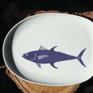 plat le thon rouge par assiettes et compagnie, un plat tout bleu pour accompagner vos meilleures recettes, design par béatrice pene lassus pour assiettes et compagnie