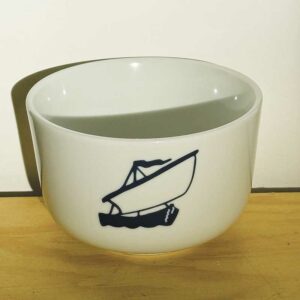 les petits bols de la collection Antxoak sont hyper pratiques et très sympa sur votre table : le chipiron, le thon, les anchois, le bateau ou le poisson, à vous de choisir. une exclusivité d'assiettes et cie - design par béatrice pene lassus