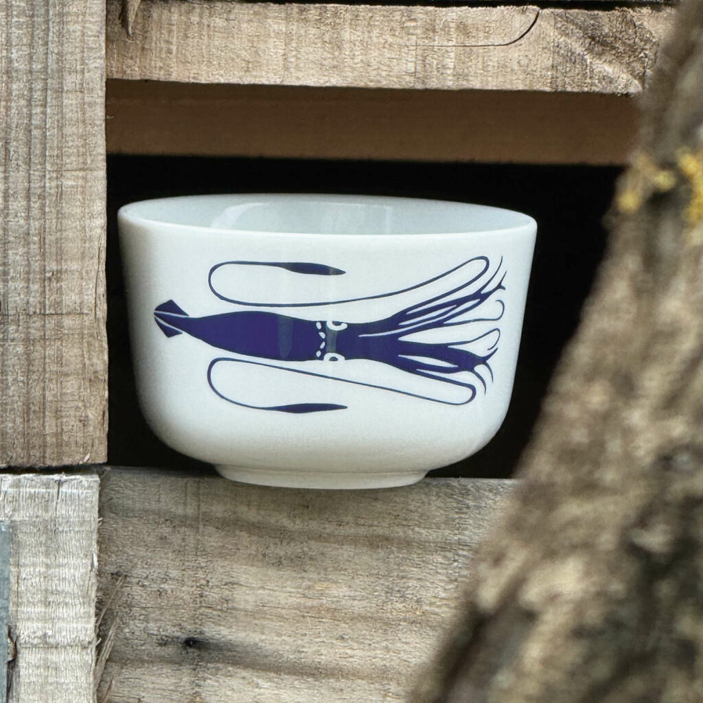 les petits bols antxoak, une serie de 5 bols bleus avec le spoissons basques, une collection exclusive d'assiette et compagnie design beatrice lassus pene