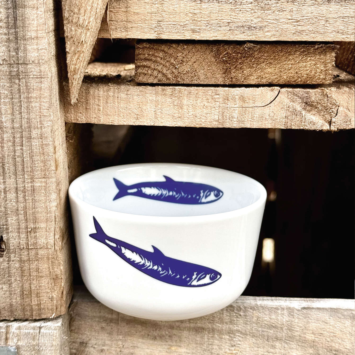 les petits bols antxoak, une serie de 5 bols bleus avec le spoissons basques, une collection exclusive d'assiette et compagnie design beatrice lassus pene