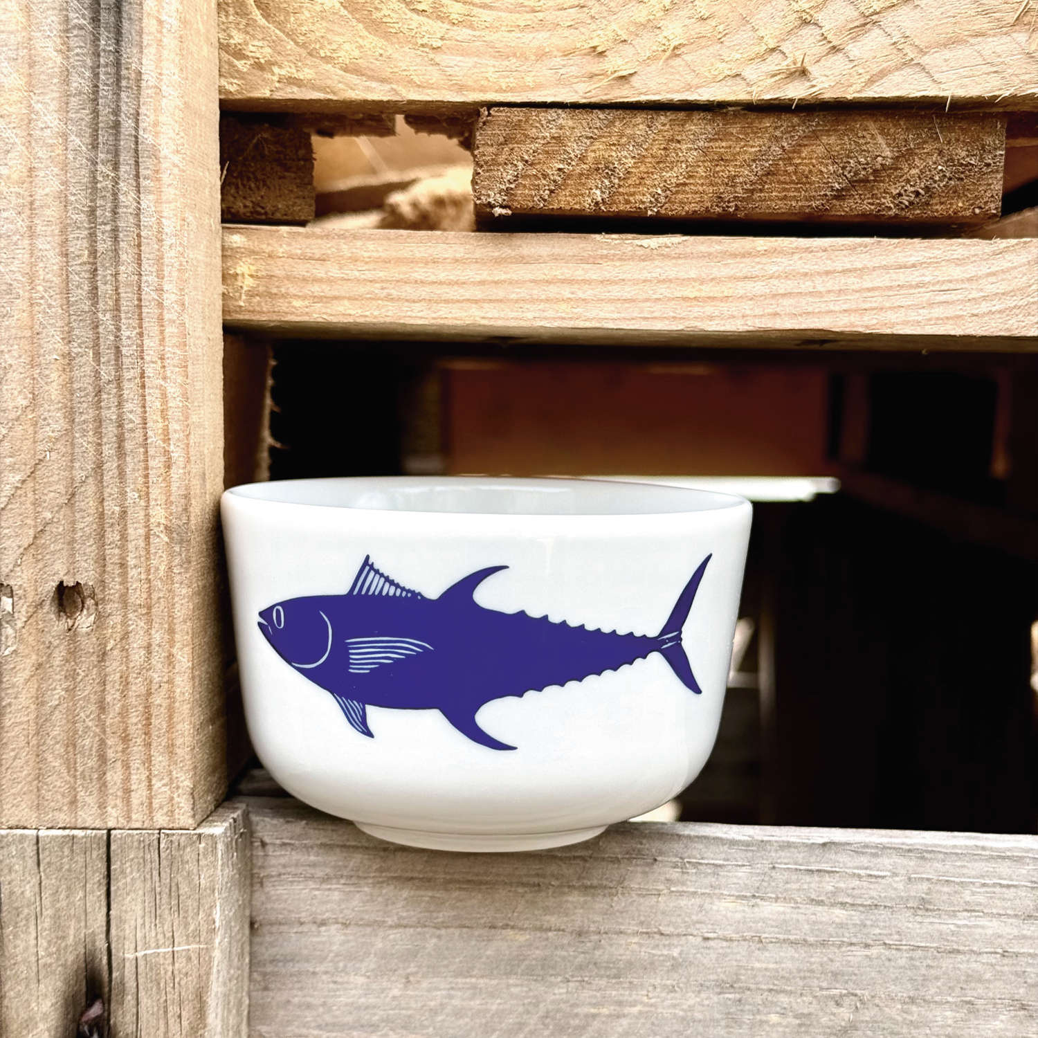 les petits bols antxoak, une serie de 5 bols bleus avec le spoissons basques, une collection exclusive d'assiette et compagnie design beatrice lassus pene