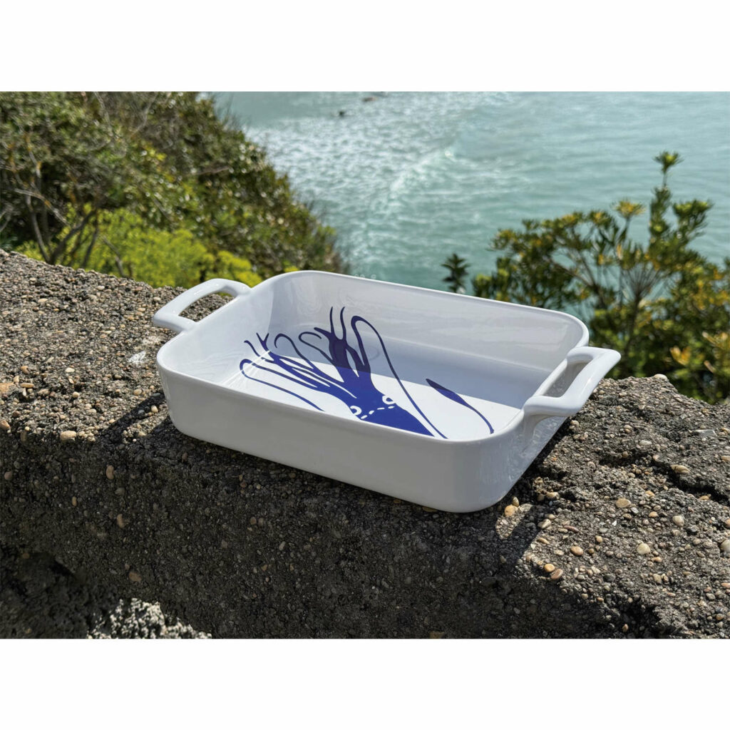 plat a gratin chipiron par assiettes et compagnie et porcelaine revol, dessin beatrice lassus pene