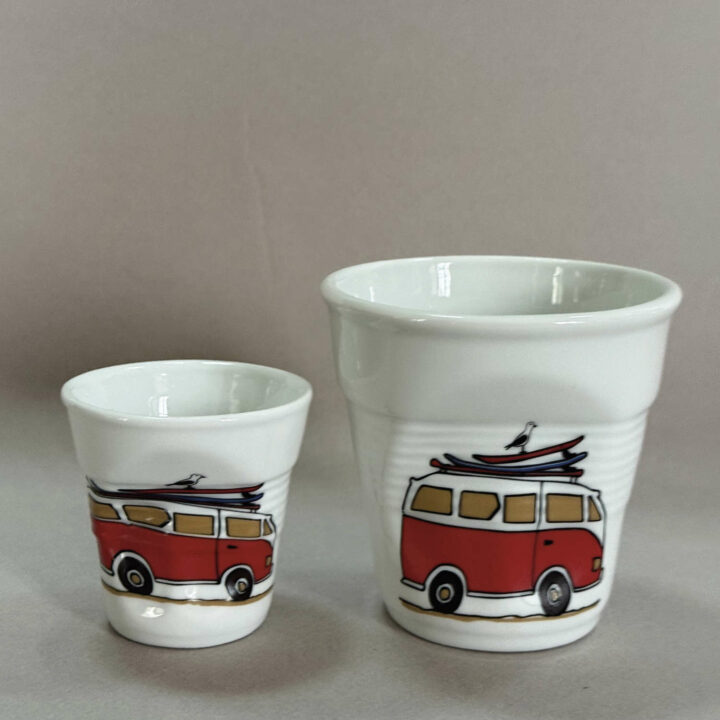 une nouvelle tasse cappuccino sur votre table, un peu de nostalgie des vacances ? embarquez sur le combi VW d'assiettes et compagnie